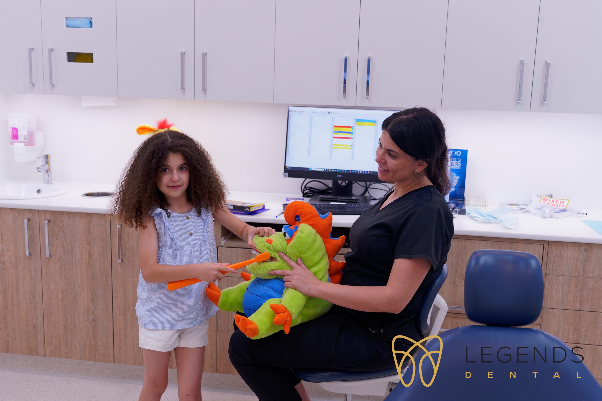 Teaching kids the correct way to brush teeth